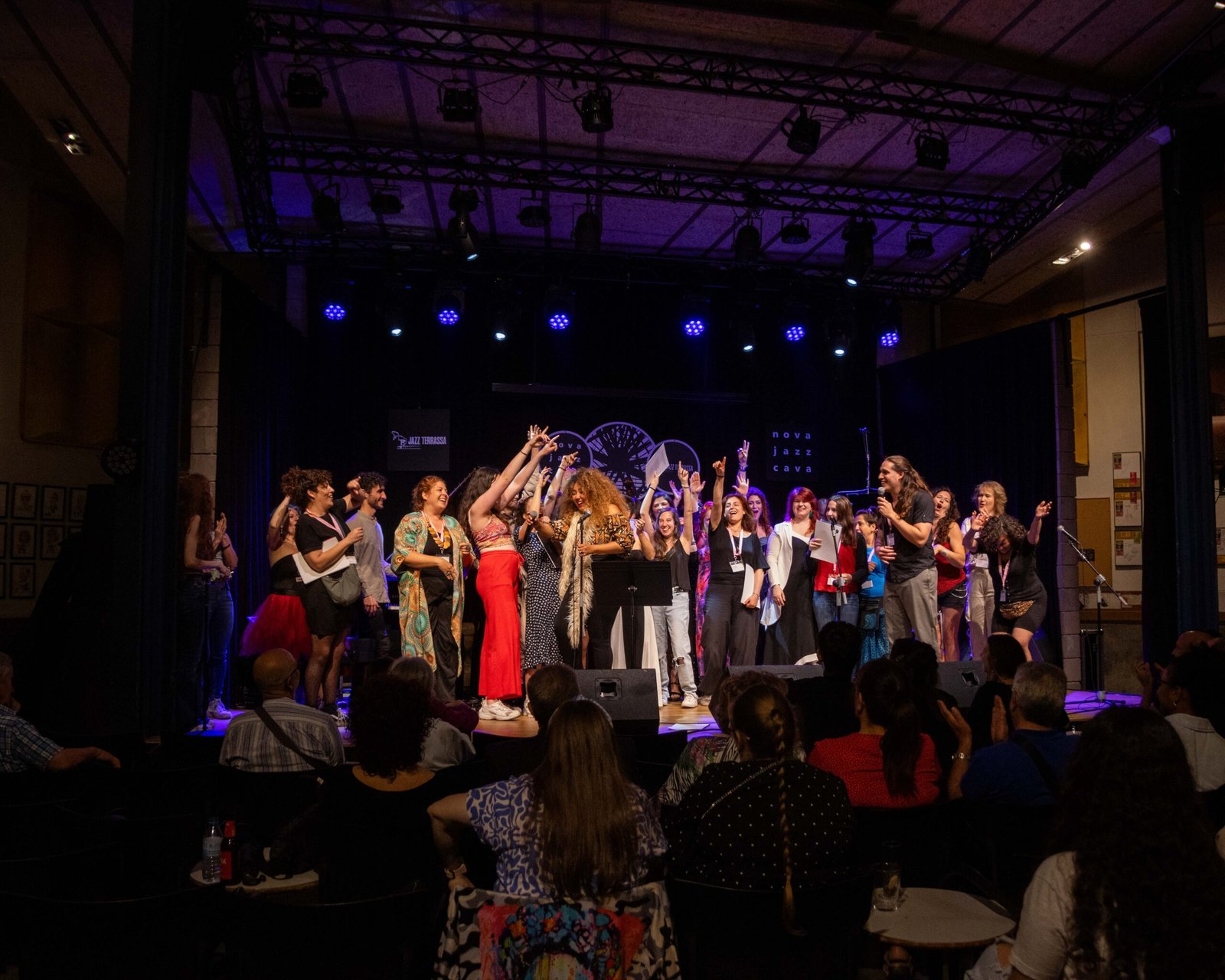 Festival Somos Diosas Stage Singing todas escenario